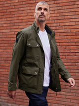 Stuart is 6ft 3, has a 43” chest and wears an Extra Large