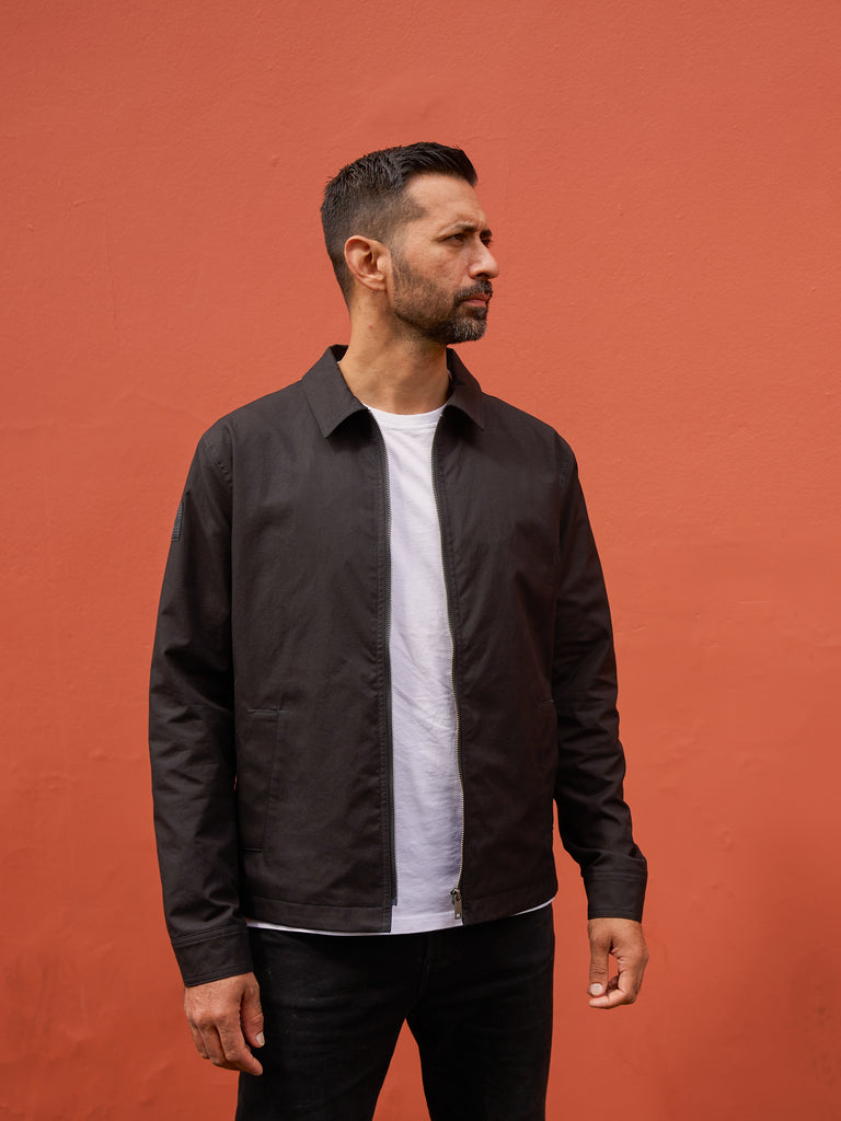 Prav is 6ft, has a 41" chest and wears a Large