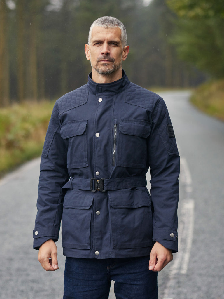 Stuart is 6ft 3, has a 43" chest and wears an Extra Large